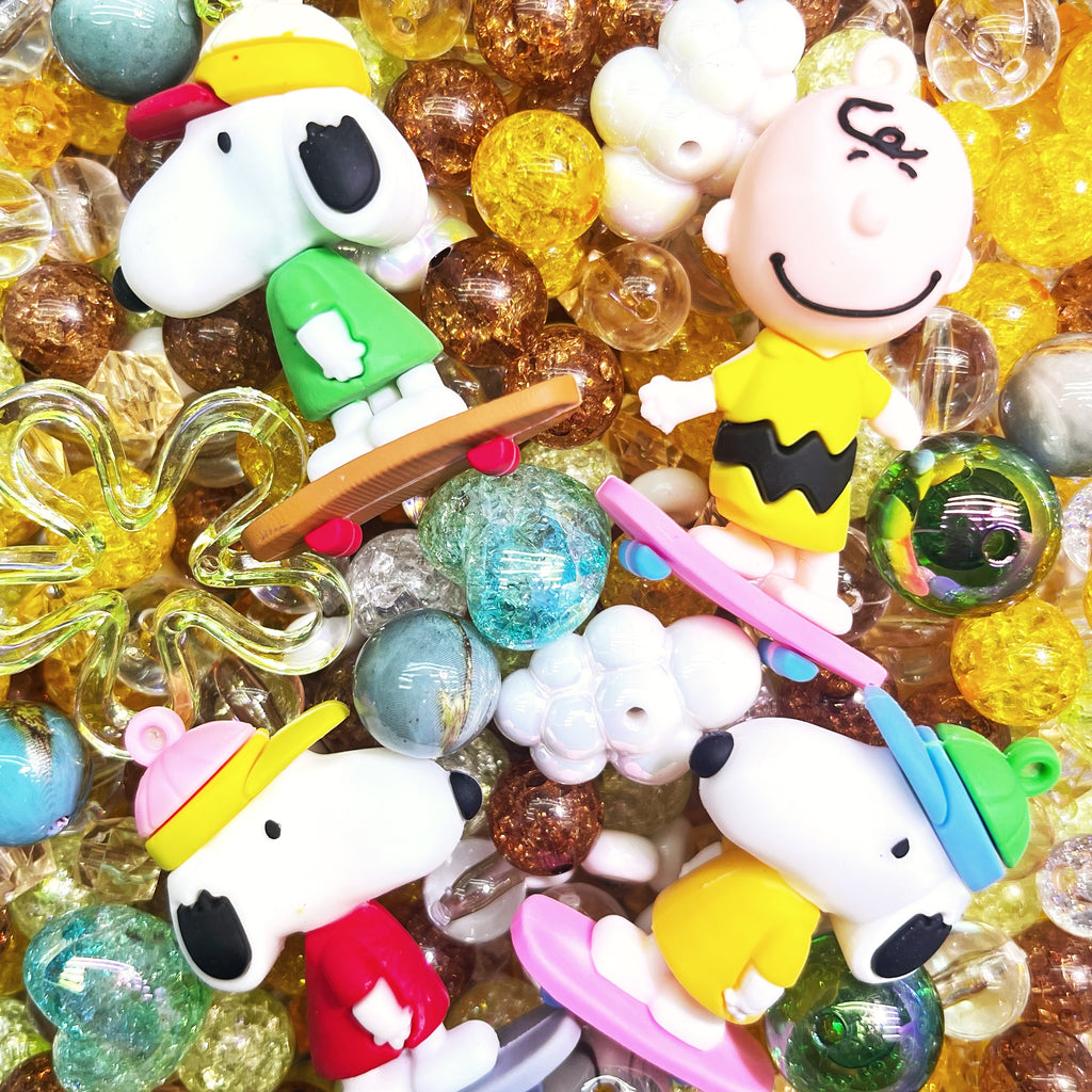 Sno Sno Play  - Beads‘ Lucky Scoop- One Special Bead = 1 Popsicle Stick - One Charm in the Bag = 1 More Bag